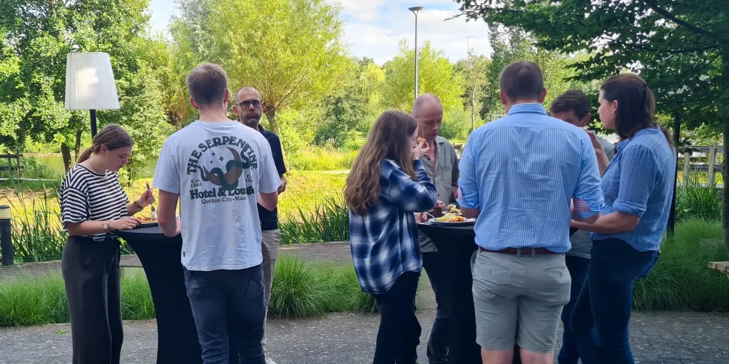 Outdoor dinner with poultry farmers and project partners during the OMELETTE session at Venco Campus.